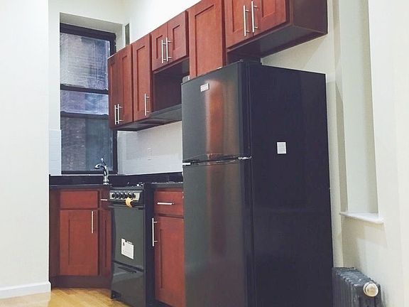 3rd image of 208 E 124th St APT 3