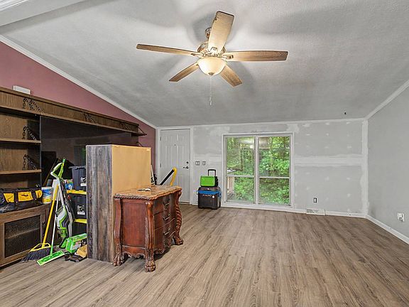 5th image of 335 Thompson Way