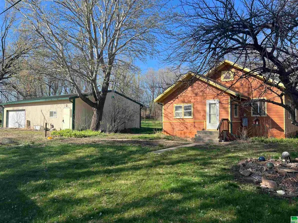 35132 2nd St, Le Mars, IA 51031