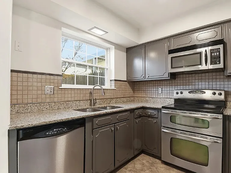 5528 E 46th St #9 — Photo 8