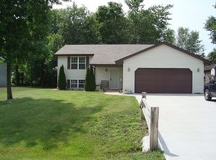 605 Riverview Dr, Fremont, WI 54940