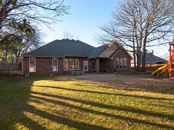 3rd image of 20 S Bradbury Dr