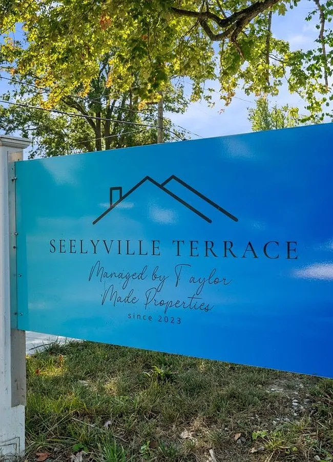 Seelyville Terrace — Photo 1
