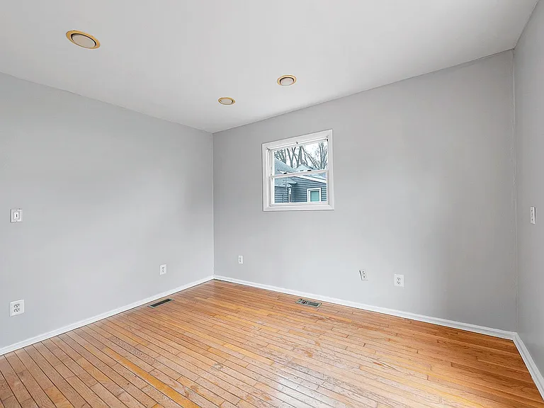 15860 Lexington St — Photo 19