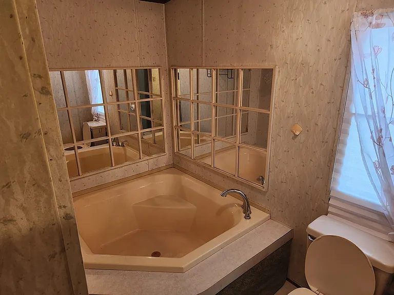 305 Golden Ln — Photo 10