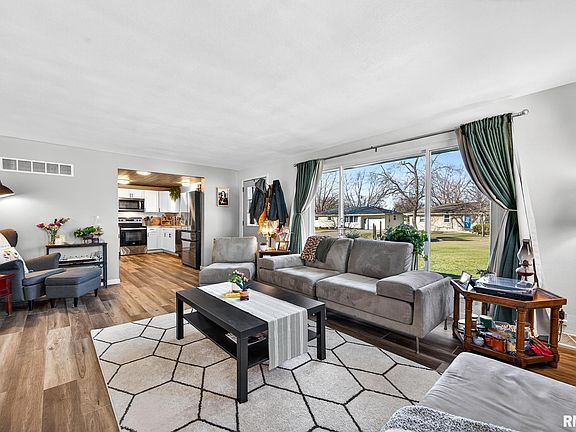 4th image of 310 Sherwood Park Rd