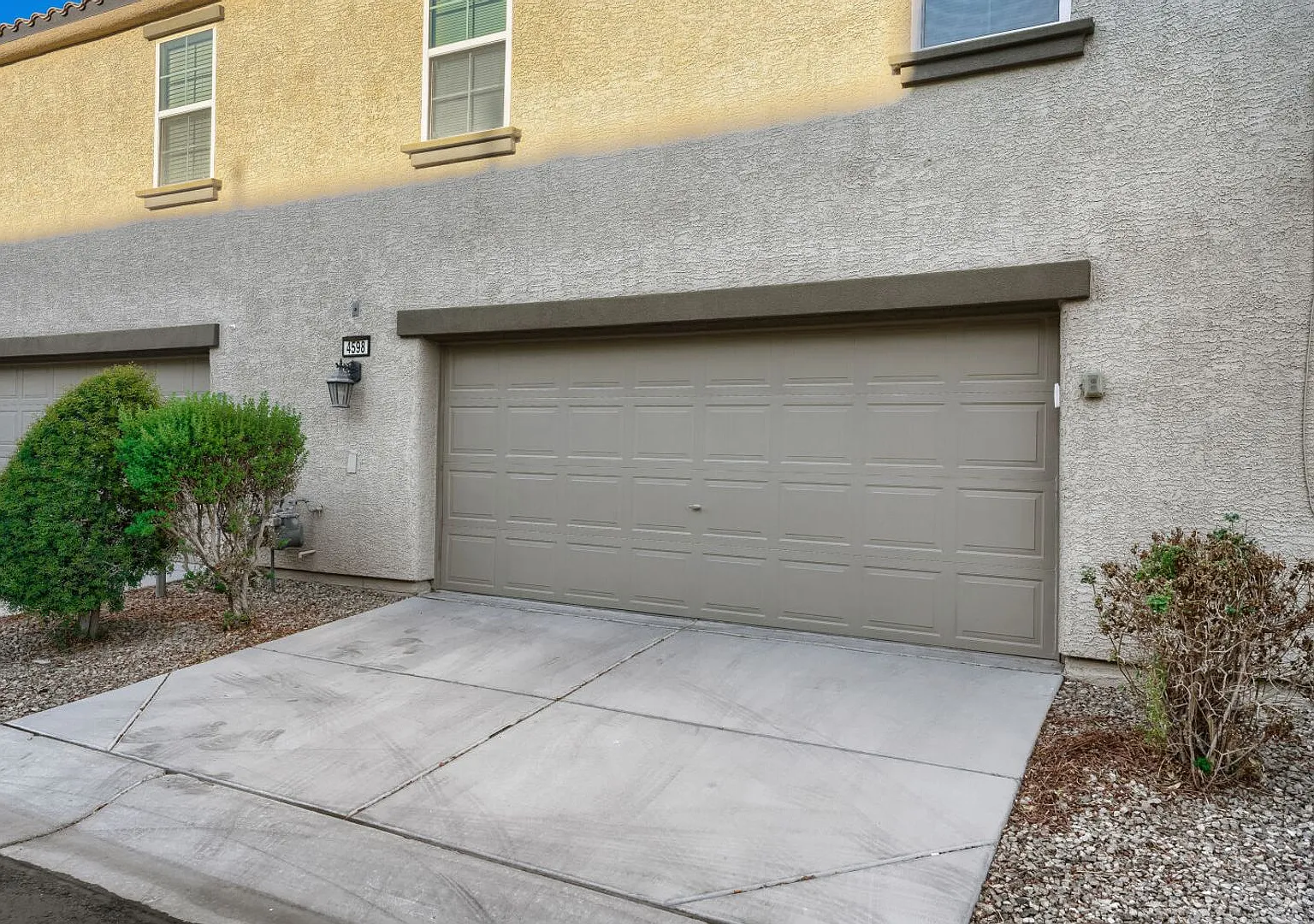 Gated Sunrise Manor Townhome with Pool & Gym — Photo 2