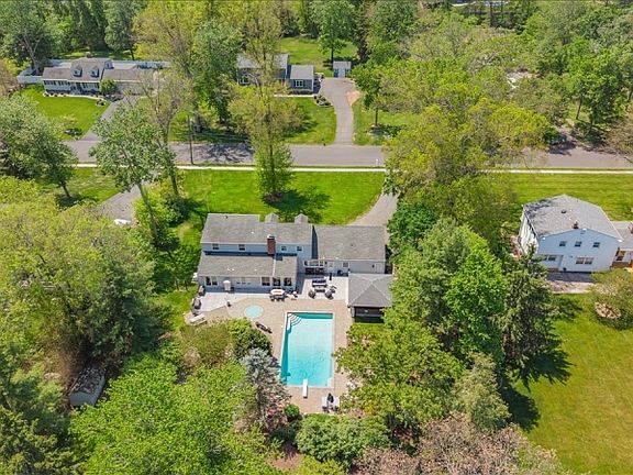 4th image of 15 Wedgewood Dr