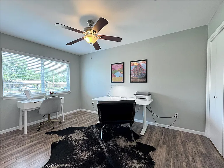 208 Skyloop Dr — Photo 21