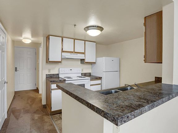 3rd image of 770 W 4th St #211