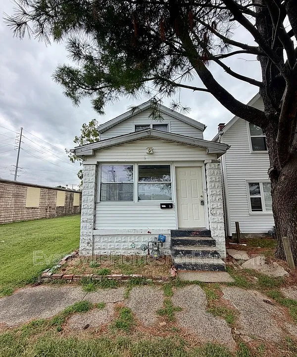 111 E Eichel Ave