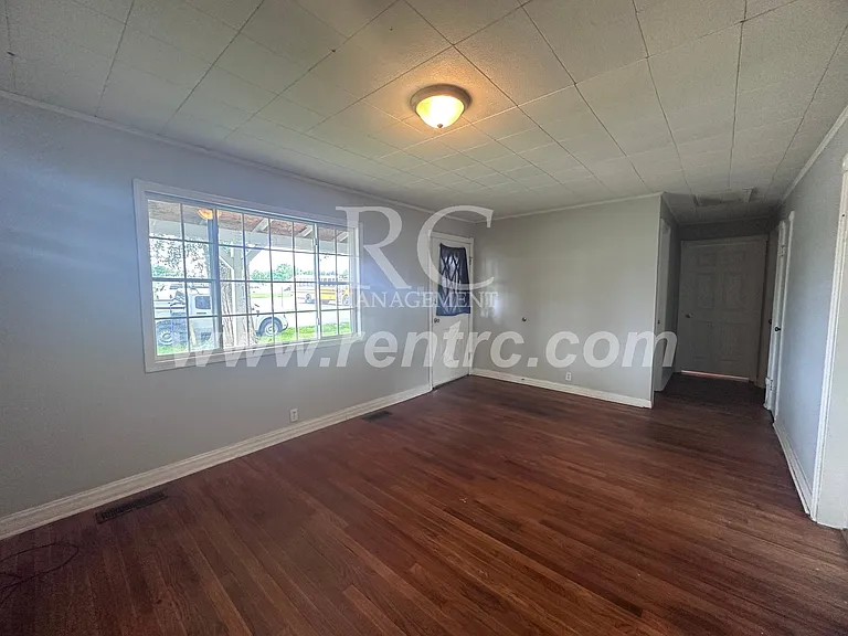 212 Logan St — Photo 6