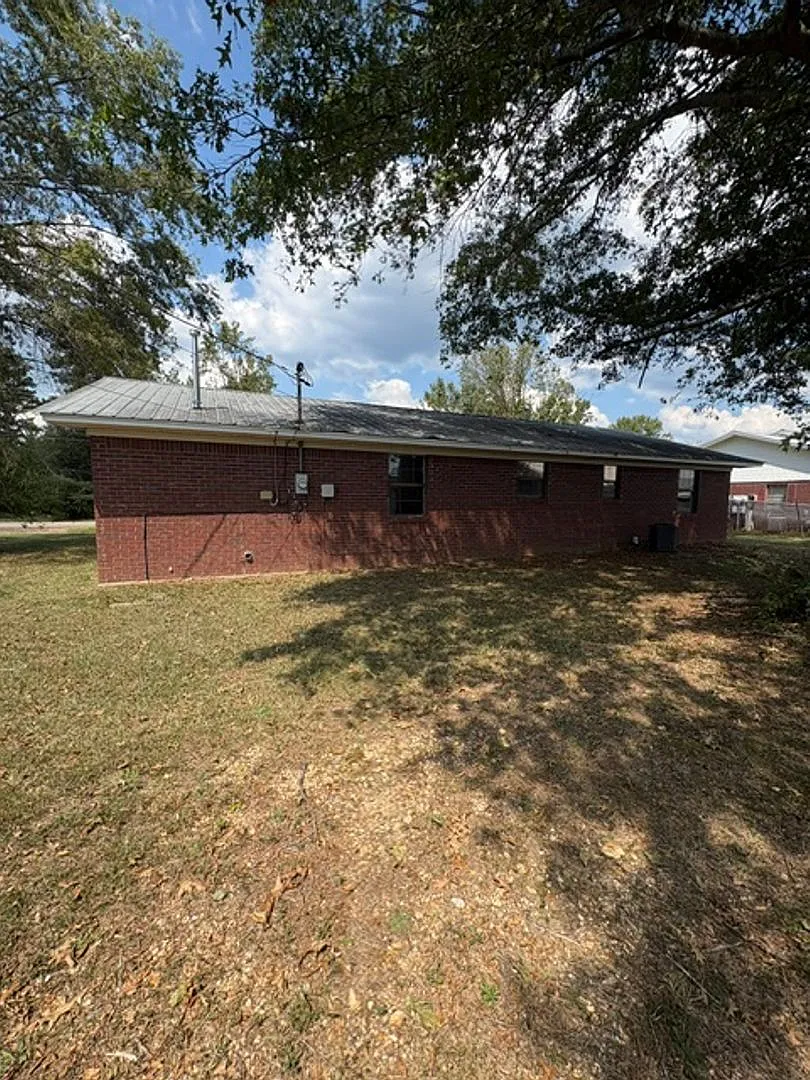 Renovated 3 Bedroom 1.5 Bath Home for Rent! — Photo 2