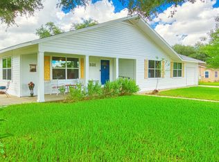 1504 H St, Floresville, TX 78114