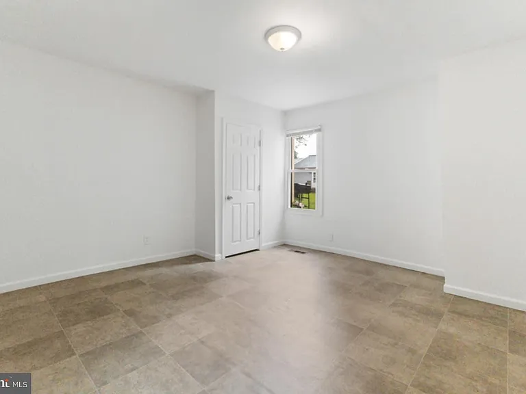 211 Broad St — Photo 17