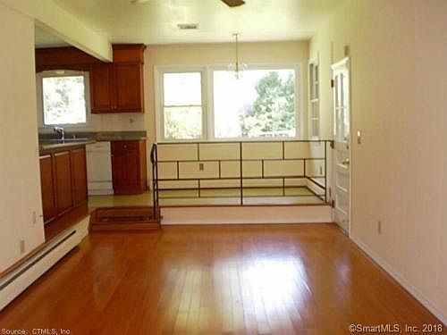 4th image of 16 W Maxwell Dr