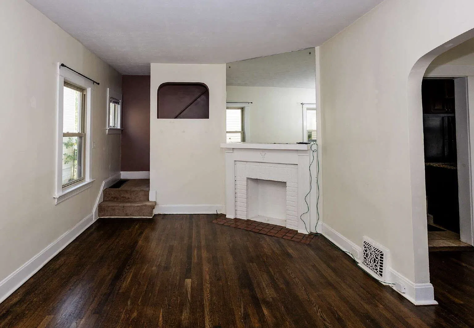 3 bed, 1.0 bath, 1226 sqft, $1,975 — Photo 2