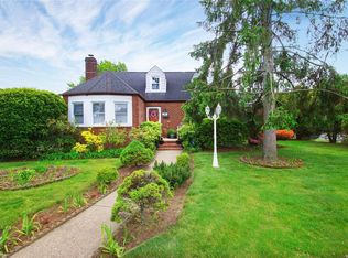 695 Benris Ave, Franklin Square, NY 11010