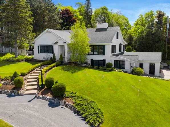 200 Sunset Ave, Petoskey, MI 49770