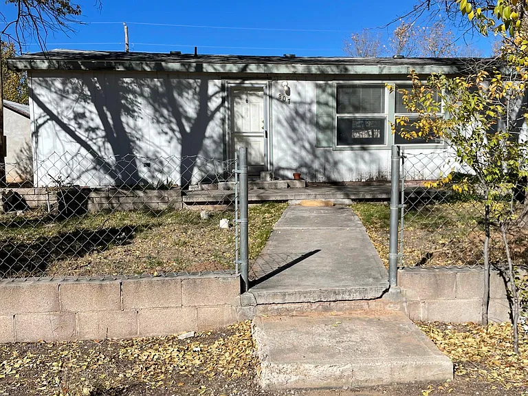 807 Katherine Ave — Photo 1