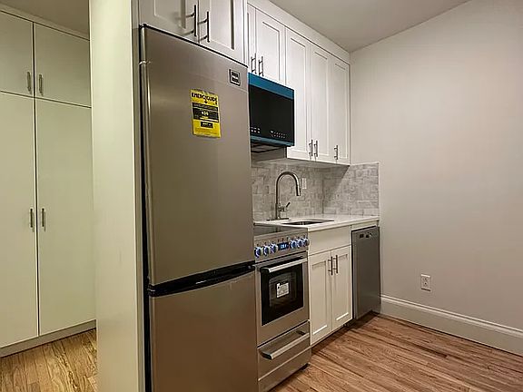 4th image of 420 W 56th St APT 11