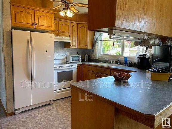 4th image of 11431 44a Ave NW