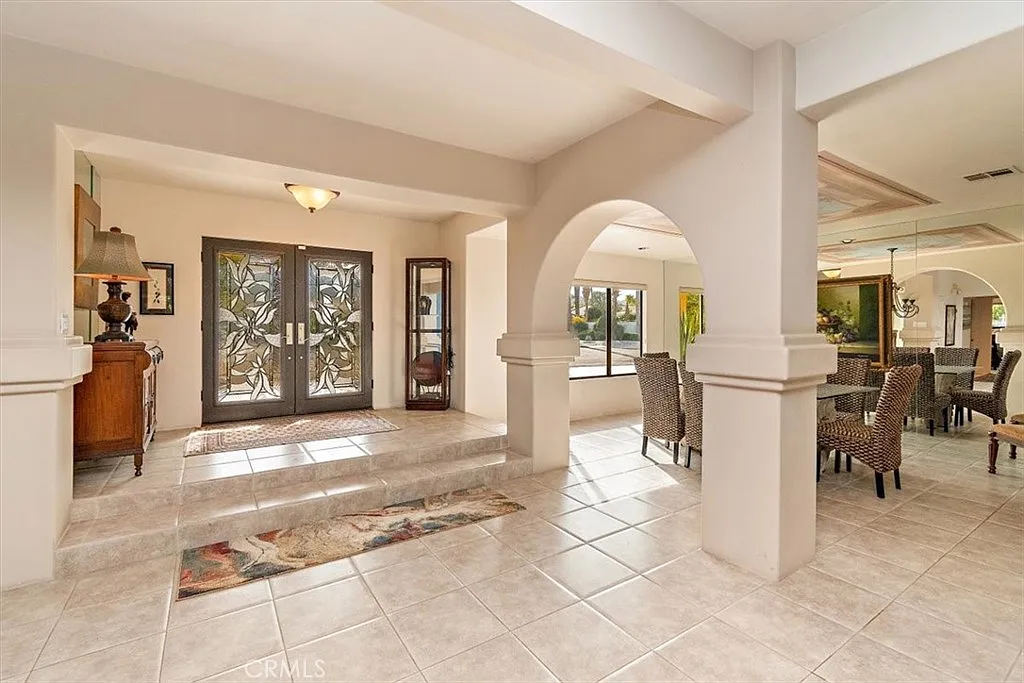 4 bed, 2.5 bath, 3015 sqft, $4,500 — Photo 2
