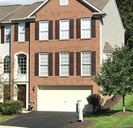 End unit located in cul de sac and backing to trees.