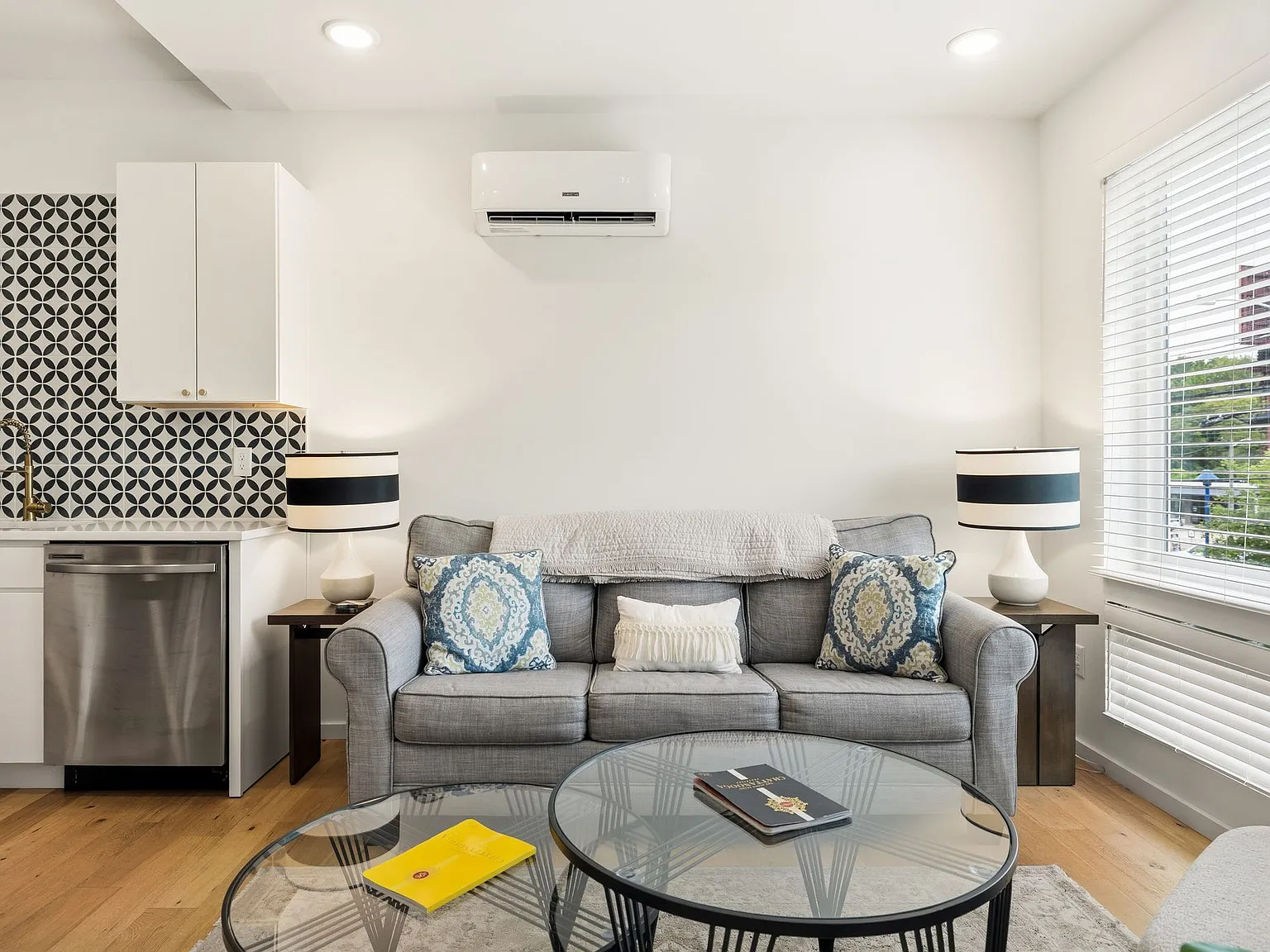 1 bed, 1007 sqft, $1,650 — Photo 3