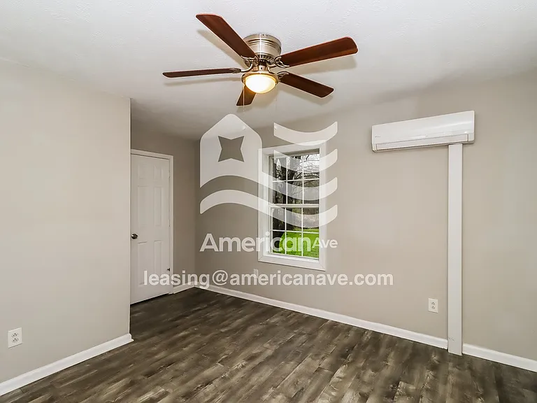17894_004_living_room_13652591.jpg