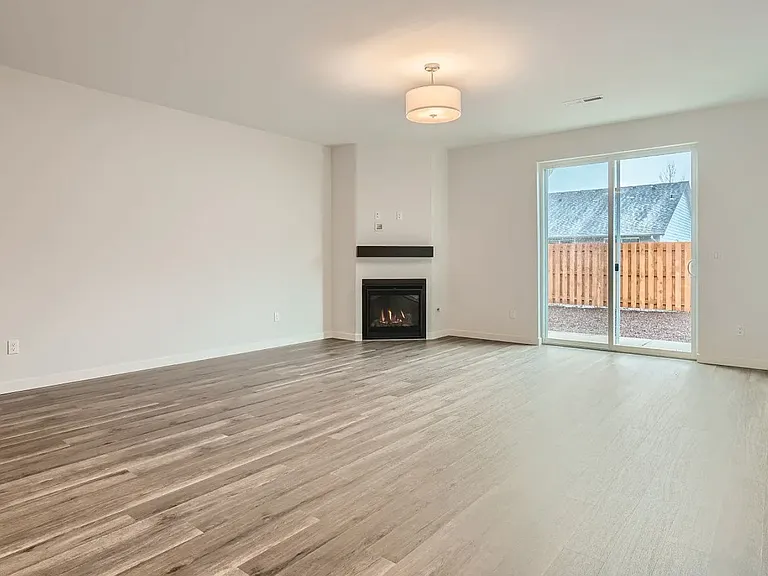 5135 Parkway Dr NE — Photo 6