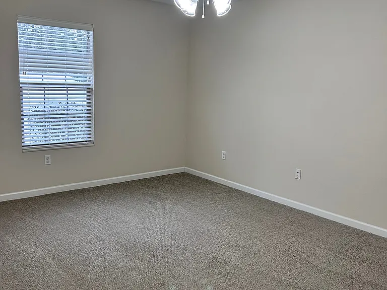 Wales Crossing Apartments — Photo 22