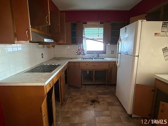 5th image of 106 N Evergreen Dr