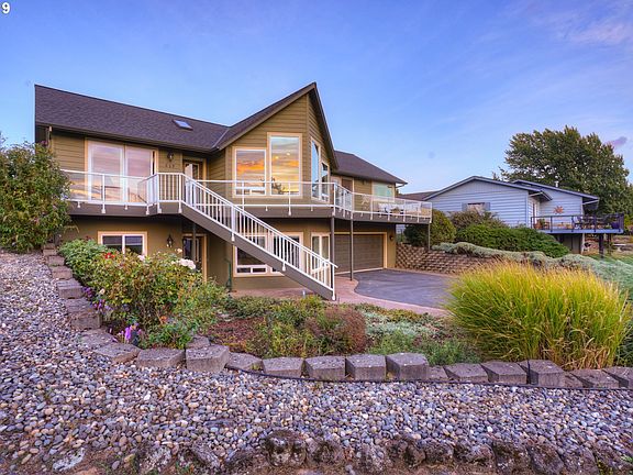 Exceptional White Salmon Home