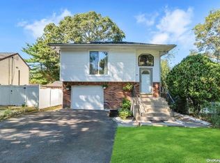 24 Bliss St, Patchogue, NY 11772