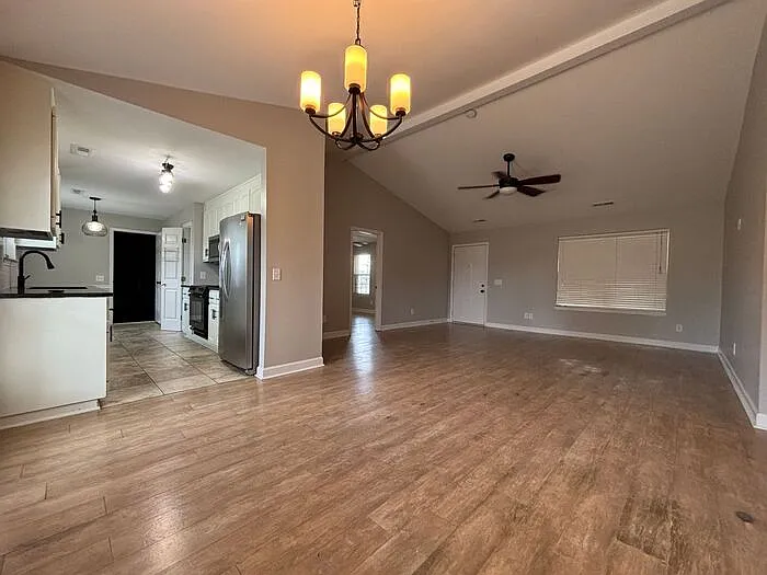 3 bed, 2.0 bath, 1284 sqft, $1,650 — Photo 3