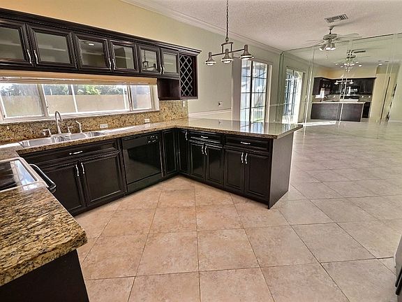 4th image of 3007 Bogota Ave