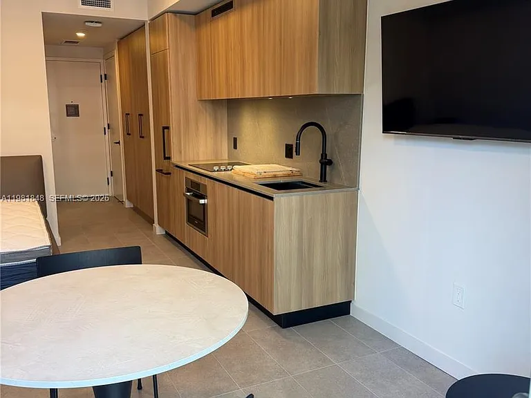 121 NE 5th St #912A — Photo 17
