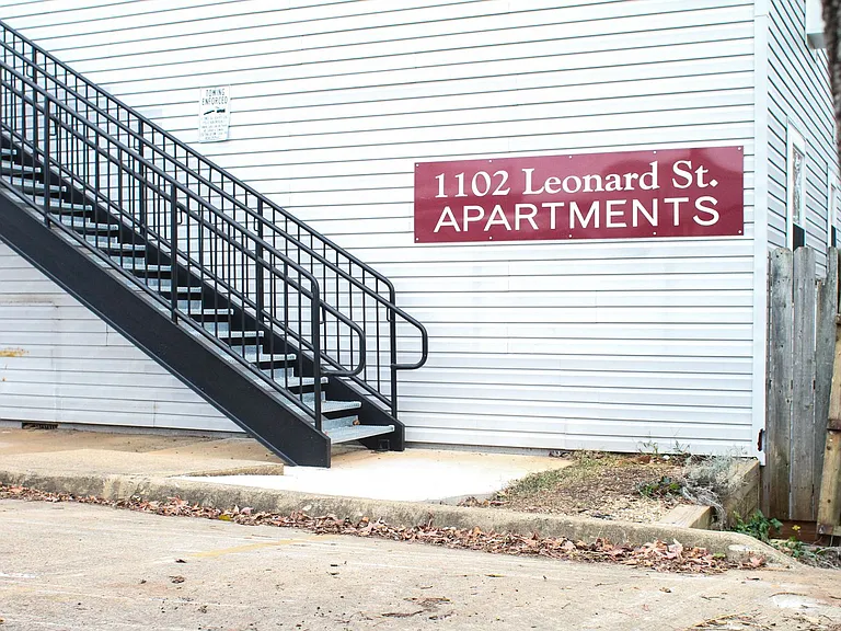 1102 Leonard St — Photo 16