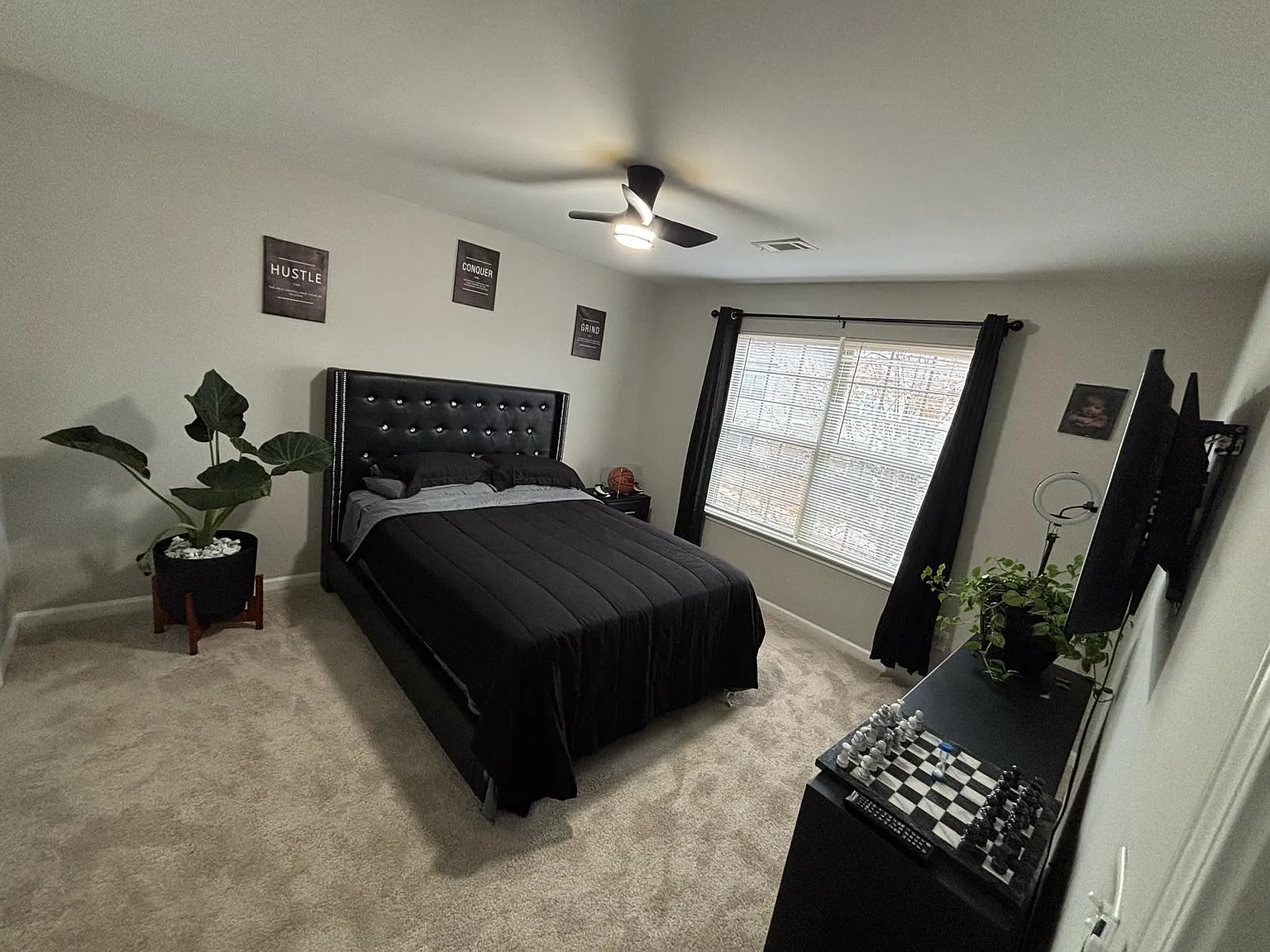 4 bed, 2.5 bath, 2358 sqft, $2,700 — Photo 2