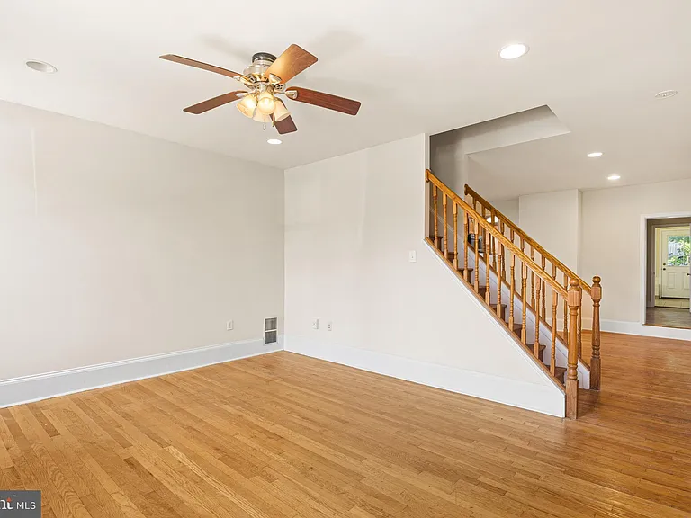 146 W 1st Ave — Photo 5