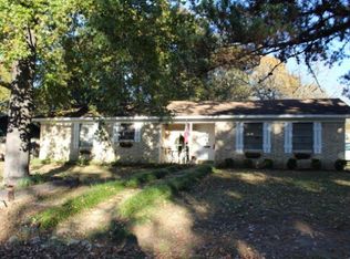 328 Selkirk Ave, Palestine, TX 75803