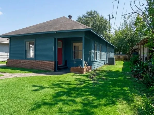 1010 13th St, Orange, TX 77630