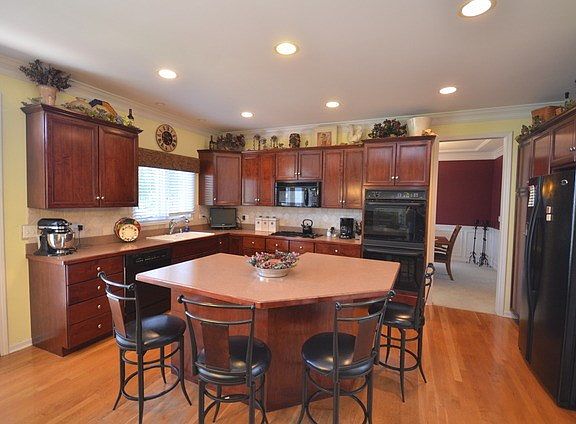 3rd image of 3831 Mistflower Ln