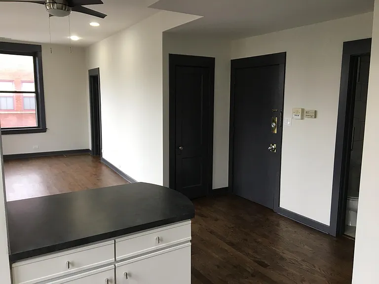 2001 N Oakley Ave #2F — Photo 11