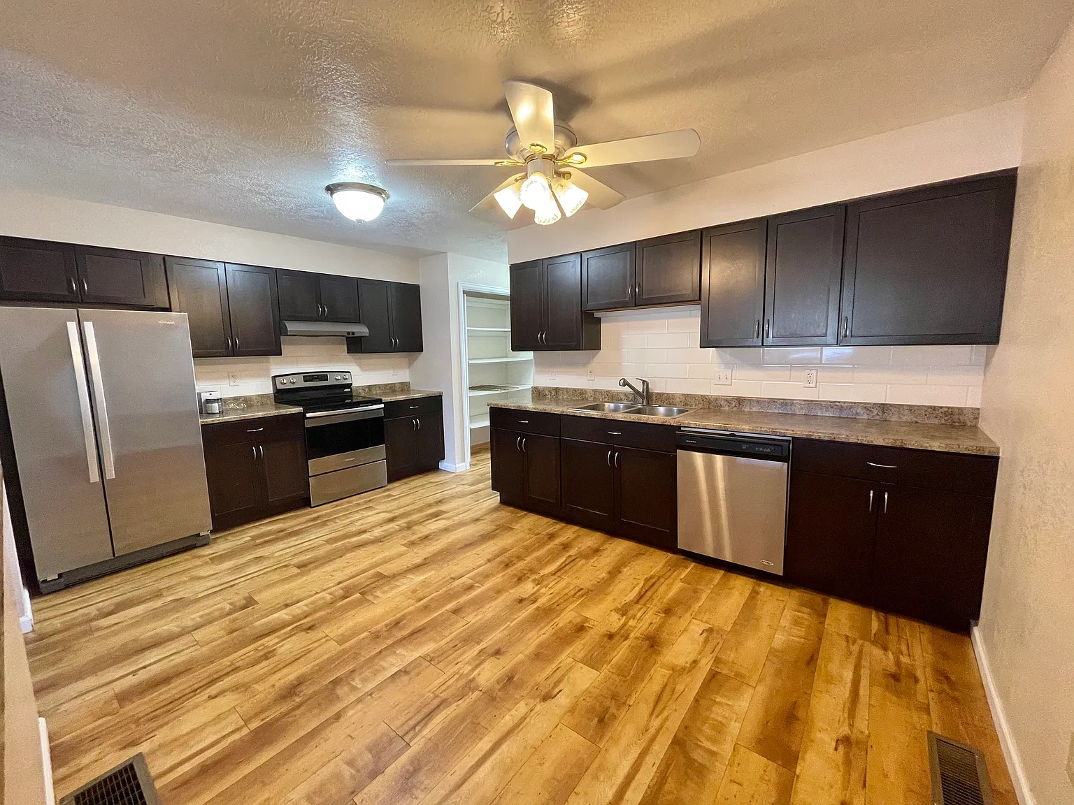 3 bed, 2.0 bath, 2400 sqft, $1,600 — Photo 1