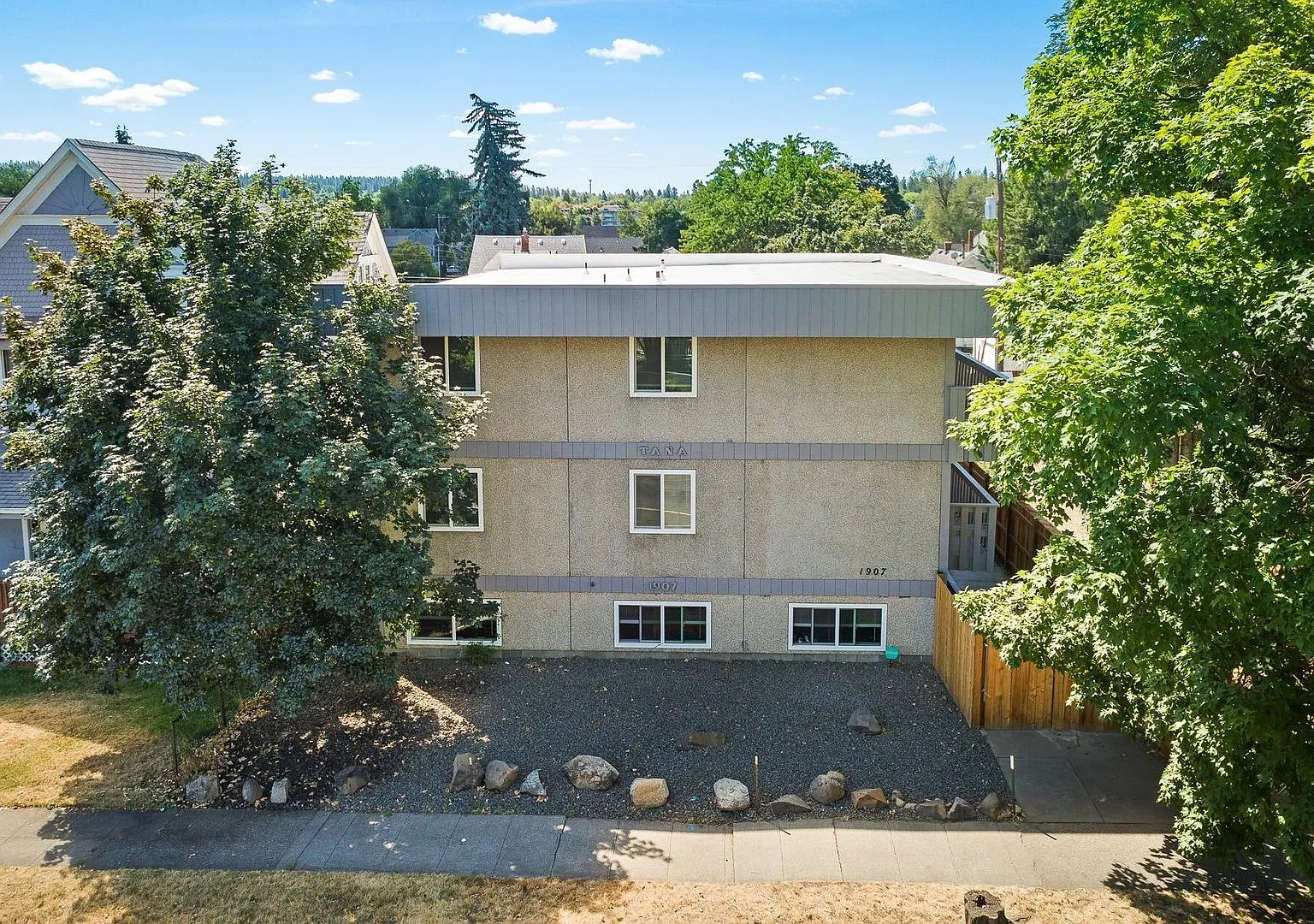 1907 W Broadway Ave — Photo 1