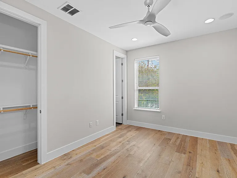 3010 E 18th 1/2 St #B — Photo 17