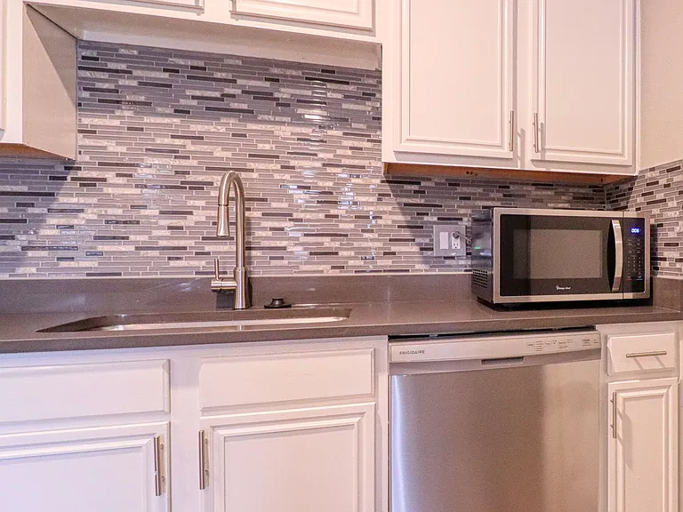 2221 Bowie Dr #7 — Photo 2
