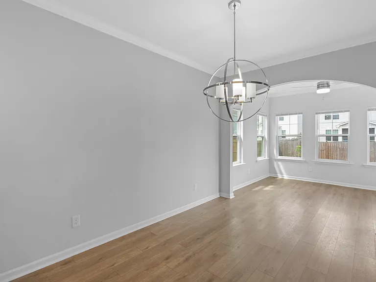 837 Peony Ln — Photo 9